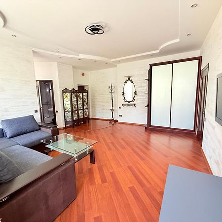Светлая Квартира Apartamento Odessa Exterior foto